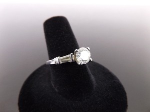 lot 48 image: .925 Sterling Silver Faceted Crystal Ring Size 7.75