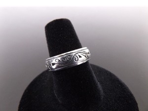 lot 59 image: .925 Sterling Silver Etched Design Band Ring Size 6.75
