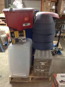 lot 4 image: Pallet of assorted Plastic totes, Planters and more  different sizes original costumer returns
