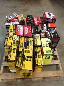 lot 16 image: Assorted whit Battery Jump-Starter and baterry charger original customers returns