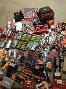 lot 17 image: Assorter hand tools and more original costumer returns