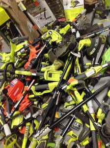 lot 41 image: Pallet whit assorted outdoor tools original costumers returns