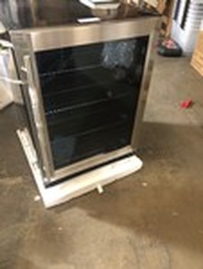 lot 110 image: Magic Chef Beverage 23.4 in. 154 (12 oz.) Can Beverage Cooler, Stainless Steel in good conditions