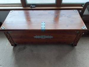 lot 4 image: Cedar Chest On Casters With Metal Accent 44x18x17