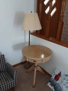 lot 8 image: Round Side Table With Drawer & Floor Lamp