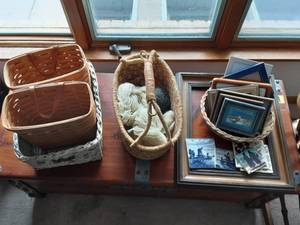 lot 11 image: 2-Longaberger Baskets, Frames, Decorative Tiles