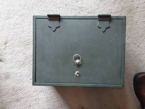 lot 32 image: Safe With key 15x12x8