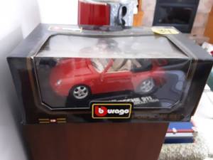 lot 34 image: Burago Porsche 911 118 Scale
