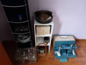 lot 42 image: Lot Of Sewing Related