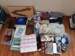 lot 45 image: Large Lot Of Collectibles