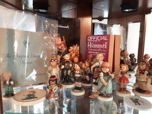 lot 52 image: Collection Of 12 Hummels  Books