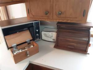 lot 61 image: Contents Of Kitchen Counter
