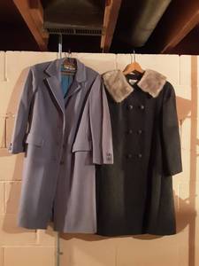 lot 110 image: 2-Vintage Ladies Coats