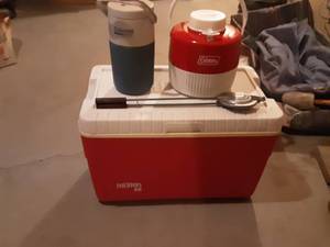 lot 113 image: Cooler (Clean Inside), 2-Jugs, Campfire Roaster