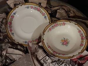 lot 137 image: Bin Of China-Knowles & Other
