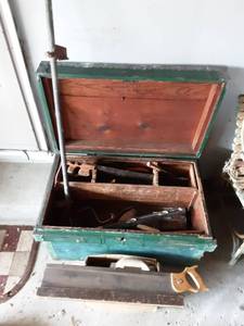 lot 144 image: Vintage Tool Box & Vintage Tools
