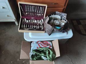 lot 160 image: Flatware Chest, 50 Table Runners, Easter Decor