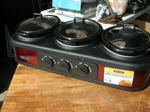 lot 16 image: Bella 3 Dish Electric CookerWarmer