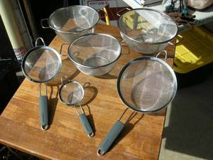 lot 17 image: Tramontina Kitchen Strainer Set