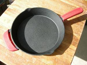 lot 19 image: Emeril Lagasse Cast Iron Fry Pan