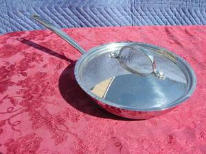 lot 33 image: Farberware Millennium 10 Pan with Lid