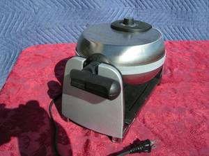 lot 37 image: Oster Waffle Maker