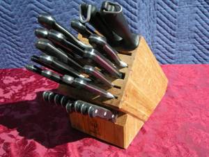 lot 47 image: Wusthof Dreizack (Trident) Classic 26pc Knife Set
