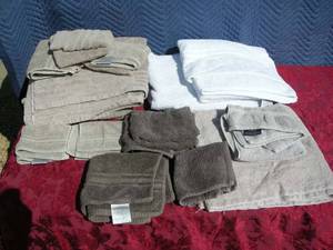 lot 54 image: Charisma-Fieldcrest Luxury Towels