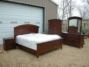 lot 3 image: King Size Bedroom Set