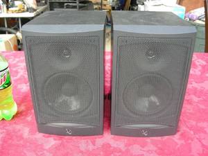 lot 10 image: Infinity Reference Bookshelf Speakers