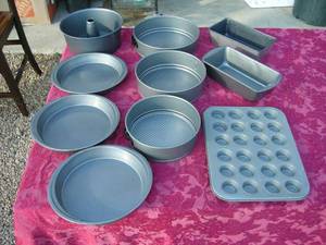 lot 61 image: Bread, Cake, Muffin Tins