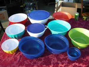 lot 72 image: Mixing Bowls