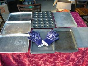 lot 73 image: Cookie and Muffin Pans