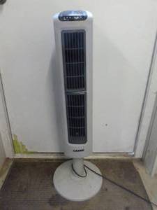 lot 8 image: Tower Fan
