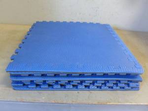 lot 14 image: Interlocking Floor Mat