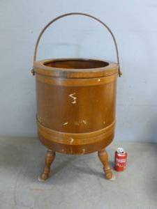 lot 17 image: Wooden Stand