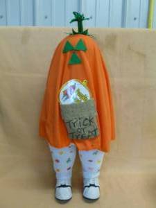 lot 28 image: Halloween Decoration