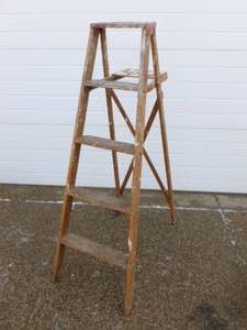 lot 32 image: Step Ladder