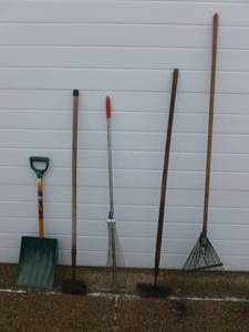 lot 40 image: Yard Tools