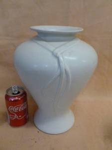 lot 66 image: Vase