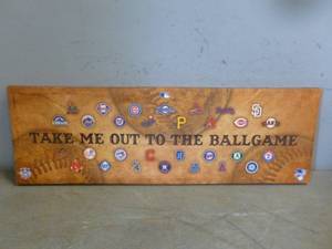 lot 82 image: Sports Decor