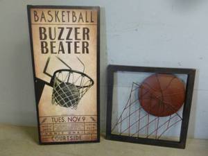 lot 84 image: Sports Decor