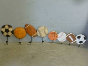 lot 89 image: Sports Decor