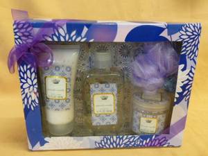 lot 117 image: New Bath Set