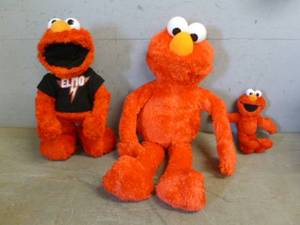 lot 130 image: Elmo Stuffed Toys