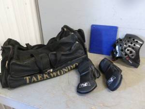 lot 133 image: Kickboxing Equipment Bag