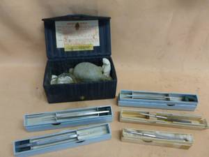 lot 146 image: Vintage Items
