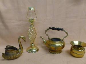 lot 162 image: Vintage Brass Decor