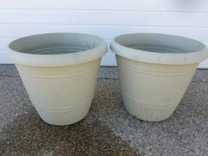 lot 199 image: Large Planters