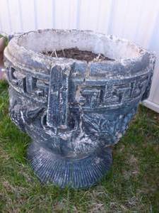 lot 206 image: Large Cement Planter